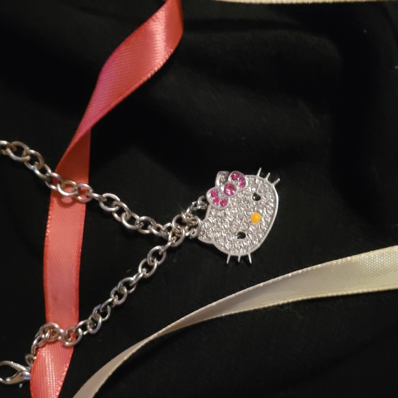 Bling Hello Kitty Charm Bracelet - Picture 10 of 11